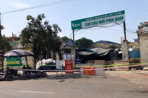 Chợ đầu mối phía Nam đã tạm thời phong tỏa. Ảnh: HNM.