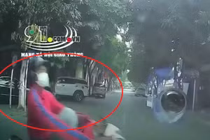 Video: Qua ngã tư thiếu quan sát, nam thanh niên bị đâm ngã văng xuống đường