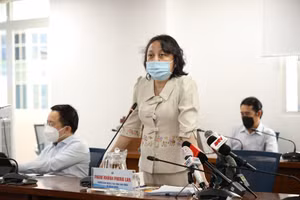 Trưởng Ban quản lý An toàn thực phẩm TP Hồ Chí Minh Phạm Khánh Phong Lan phát biểu tại họp báo. Ảnh: Huyền Mai.