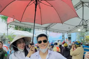 Thủy Tiên, Công Vinh trở lại miền Trung ngay trước cơn bão số 9