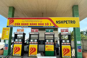 Theo Công ty dầu khí Nam Sông Hậu, trường hợp tạm ngừng bán ở cửa hàng xăng dầu Ngôi Sao là do cơ quan chính quyền địa phương niêm phong để điều tra về việc nhân viên bán hàng có dấu hiệu sai phạm trong việc quản lý hàng hóa. Ảnh: Bộ Công thương.