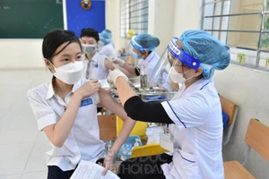 Nâng cao tỉ lệ tiêm chủng học đường: 'Lá chắn' bảo vệ học sinh khỏi Covid-19