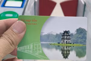 Thẻ vé đường sắt Cát Linh - Hà Đông in hình tháp Rùa. Ảnh: VOV
