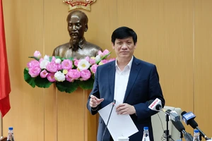 GS.TS Nguyễn Thanh Long - Uỷ viên Trung ương Đảng, Bộ trưởng Bộ Y tế chủ trì hội nghị tại điểm cầu Bộ Y tế. Ảnh: Trần Minh