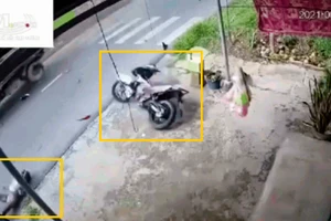 Video: Khoảnh khắc nam thanh niên phóng tốc độ cao, đâm vào đuôi xe tải