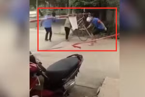 Video: Người phụ nữ đi xe đạp cố "thông chốt" kiểm dịch Covid-19