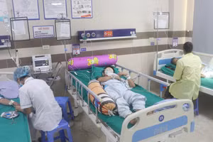 Sau điều trị, bệnh nhân ngộ độc nặng vì uống thuốc quá liều có sự cải thiện. Ảnh: Trung Tâm Y tế Huyện Tân Sơn.