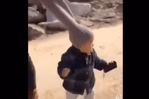 Cách giữ con "độc, lạ" tránh bị lạc chỗ đông người