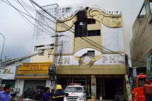 Các vụ cháy xảy ra tại quán karaoke gióng lên cảnh báo về tình trạng vi phạm đảm bảo an toàn phòng cháy chữa cháy tại những cơ sở hoạt động kinh doanh ngành dịch vụ này. Ảnh: ANTĐ.