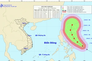 Dự báo hướng di chuyển của siêu bão Surigae gần biển Đông. Ảnh: Trung tâm Dự báo Khí tượng Thủy văn Quốc gia.