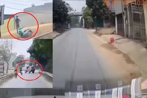 Video: Tránh máy xúc sang đường ẩu, nam thanh niên lao vào bãi đất