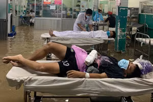 Bệnh viện Đa khoa khu vực Hóc Môn ngập nặng sau cơn mưa lớn