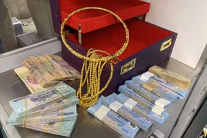 Nữ hành khách bỏ quên vali hơn 300 triệu đồng cùng nhiều vòng vàng trên máy bay VNA