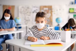 Lời khuyên của chuyên gia với trẻ 5- 11 tuổi chưa tiêm vắc xin khi trở lại trường học 