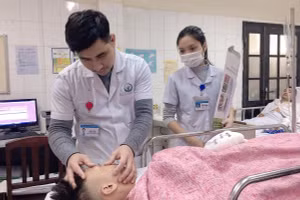 Bệnh nhân T tại Bệnh viện Hữu nghị Việt Đức. Ảnh: BVCC.