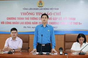 Phó Chủ tịch Tổng Liên đoàn Lao động Ngọ Duy Hiểu thông tin về Chương trình đối thoại. Ảnh: VGP/Thu Cúc.