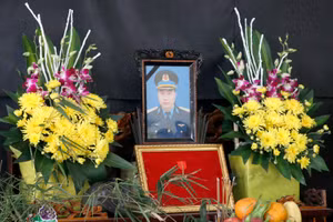 Lễ tang Thiếu tá Trần Ngọc Duy tại Yên Bái. Ảnh: Phạm Cường.