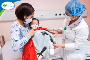 Trẻ được chăm sóc điều trị tại Đơn vị bỏng, Khoa chỉnh hình, Bệnh viện Nhi Trung ương. Nguồn: Bệnh viện Nhi Trung ương.