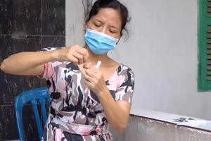 TP Hồ Chí Minh: Triển khai test nhanh tại các "vùng cam, đỏ" ở phường Tân Thành