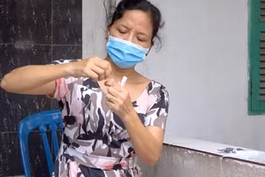 TP Hồ Chí Minh: Triển khai test nhanh tại các "vùng cam, đỏ" ở phường Tân Thành