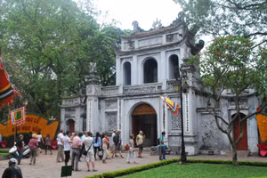 Văn Miếu - Quốc Tử Giám - một trong những địa chỉ thu hút khách du lịch của Hà Nội. Ảnh: Internet.