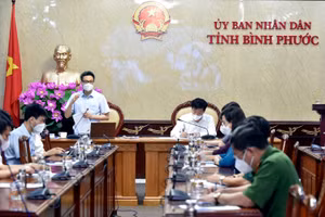 Phó Thủ tướng Vũ Đức Đam làm việc với lãnh đạo tỉnh Bình Phước về công tác phòng chống dịch Covid-19. Ảnh: VGP/Đình Nam.