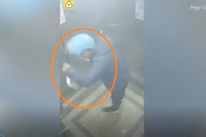 Video: Choáng váng shipper nhổ nước bọt vào đồ ăn trước khi giao