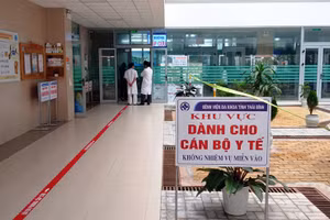 Khoa Truyền nhiễm, Bệnh viện đa khoa tỉnh Thái Bình, nơi đang cách ly, điều trị cho bệnh nhân số 1138 tái dương tính với SARS-CoV-2. Ảnh: Nhân dân.