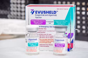 Kháng thể đơn dòng Evusheld được Bộ Y tế cấp phép sử dụng tại Việt Nam. Ảnh: Internet.