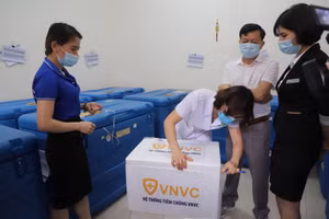 Trung tâm Kiểm soát bệnh tật Quảng Ninh tiếp nhận vắc xin phòng COVID-19. Nguồn: CDC Quảng Ninh.