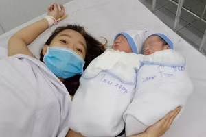 Chị Ái hạ sinh thành công 2 bé trai. Ảnh: Minh Anh.
