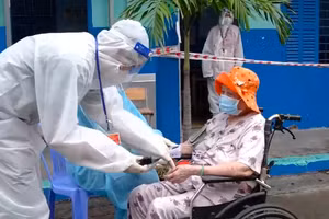 TP Hồ Chí Minh tiêm vét mũi 1 vắc xin phòng Covid-19 cho người dân