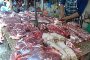 Thịt lợn tại chợ đang có giá bán rẻ thế nào?