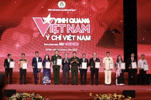 Vinh danh các cá nhân xuất sắc trong chương trình Vinh quang Việt Nam lần thứ 18.