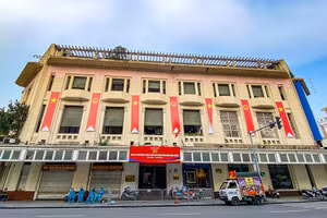 Tòa nhà số 91 Đinh Tiên Hoàng (Hoàn Kiếm) đang bị phong tỏa do liên quan ca mắc vợ chồng giám đốc Hacinco. Ảnh minh họa.