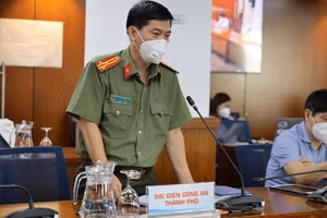 Thượng tá Lê Mạnh Hà thông tin về tình hình an ninh, trật tự trên địa bàn TP Hồ Chí Minh. Ảnh: Khang Minh.