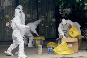 Lực lượng y tế triển khai công tác phòng, chống dịch Covid-19 ở TP Tuy Hòa. Nguồn: Báo Phú Yên.