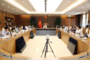 Toàn cảnh cuộc họp Thường trực Ban Chỉ đạo quốc gia phòng chống dịch bệnh COVID -19. Ảnh: Đình Nam.