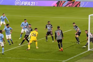 Gundogan mở tỷ số cho Man City sau pha kiến tạo của Sterling. 