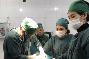 Hà Tĩnh: Cứu sống mẹ và con sản phụ bị vỡ tử cung, nhau cài răng lược