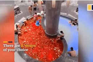 Video: Bể nước nóng giống hệt "nồi lẩu 2 ngăn" hấp dẫn 