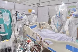 Cứu sống cụ bà 69 tuổi nhiễm Covid-19 bị hôn mê