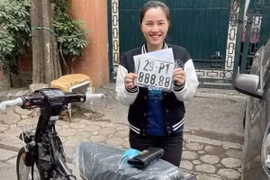 Bốc được biển ngũ quý 8, Honda Dream "lên đời" ngang giá ô tô? 