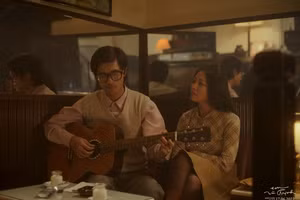 Cảnh Khánh Ly - Trịnh Công Sơn trong phim Em và Trịnh. Ảnh: GALAXY.