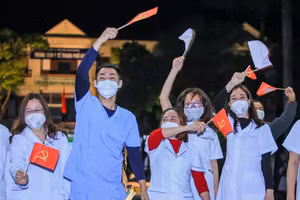 Video: Dỡ lệnh phong tỏa, người dân vui mừng hô vang “Hải Dương chiến thắng” 