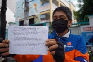 Xét nghiệm Covid-19 cho đội ngũ shipper miễn phí từ 5h - 6h tại TP Hồ Chí Minh. Ảnh: Anh Tú.