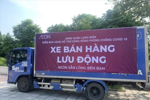 Hà Nội triển khai điểm bán hàng lưu động trong thời gian giãn cách xã hội. Ảnh: Phạm Đông.