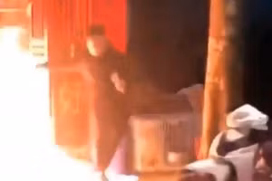 Video: Đốt quán nước vì mâu thuẫn ở Hà Đông