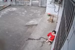 Video: Rơi nước mắt cảnh bé gái 1 tuổi vừa nhìn camera vừa gọi "bố, mẹ"