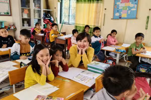 Nhà báo Đinh Thị Tuyết Mai trong một lần tác nghiệp. Ảnh: NVCC.